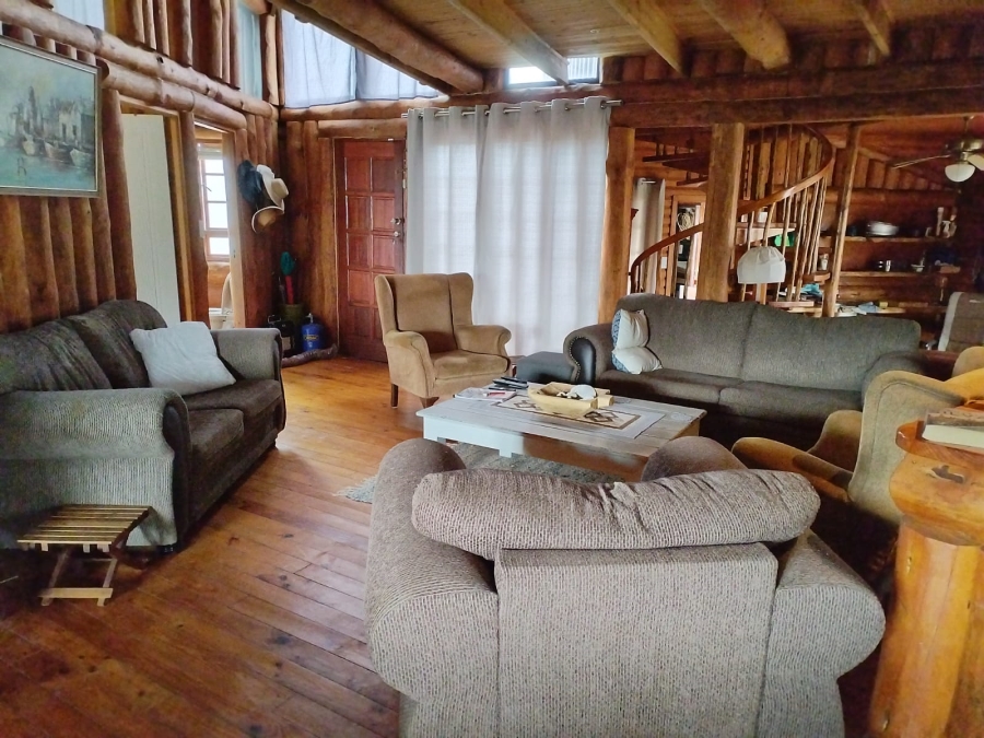 3 Bedroom Property for Sale in Boggomsbaai Western Cape